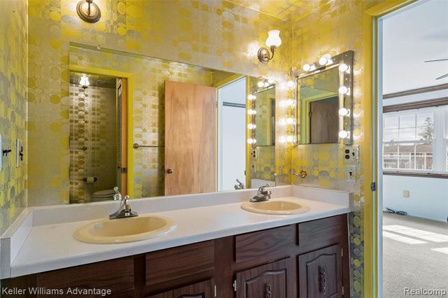 24461 Olde Orchard Street, Novi, MI 48375