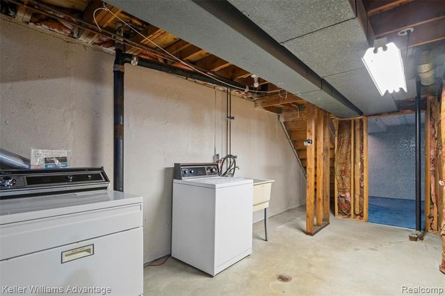 24461 Olde Orchard Street, Novi, MI 48375