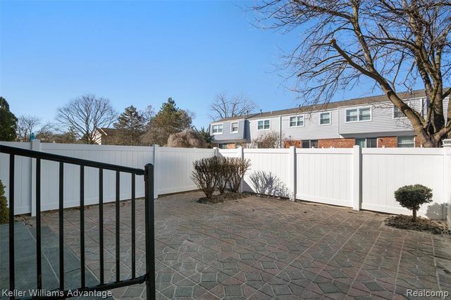 24461 Olde Orchard Street, Novi, MI 48375