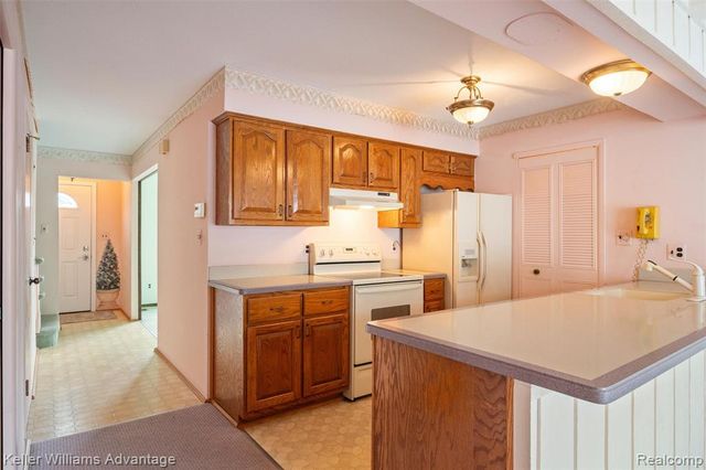 24461 Olde Orchard Street, Novi, MI 48375