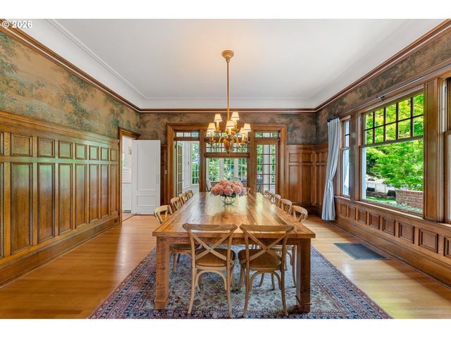 1719 Ne KNOTT St, Portland, OR 97212