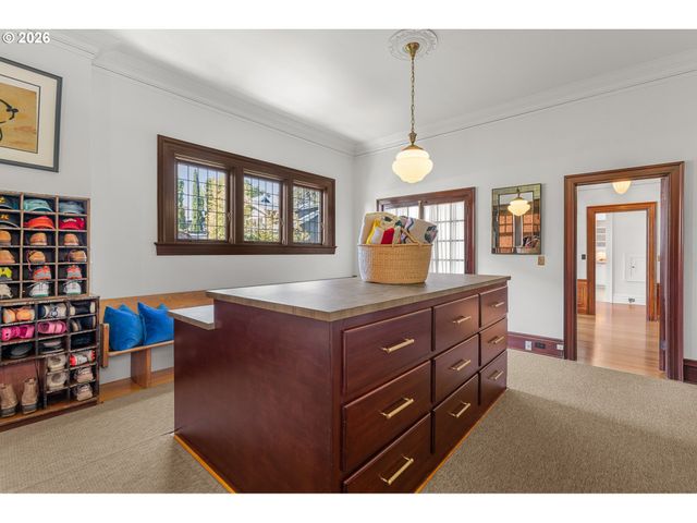 1719 Ne KNOTT St, Portland, OR 97212