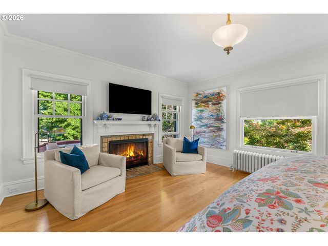 1719 Ne KNOTT St, Portland, OR 97212