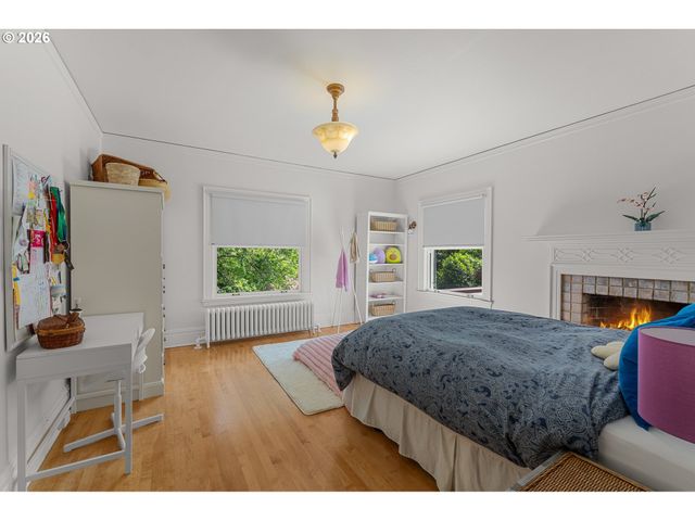 1719 Ne KNOTT St, Portland, OR 97212
