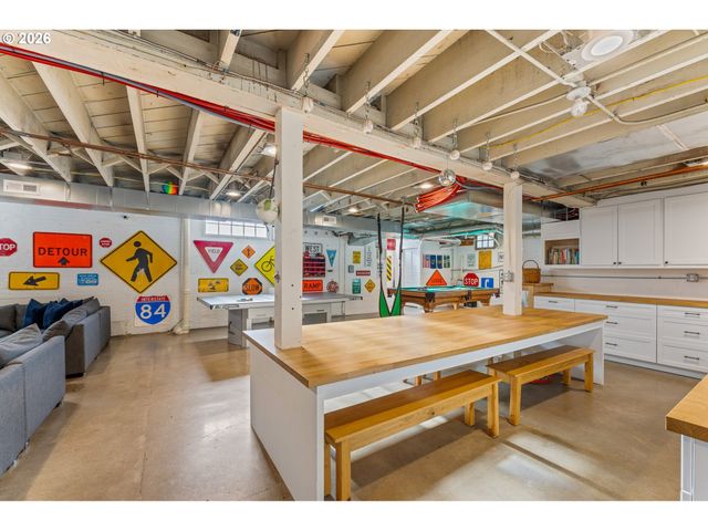 1719 Ne KNOTT St, Portland, OR 97212