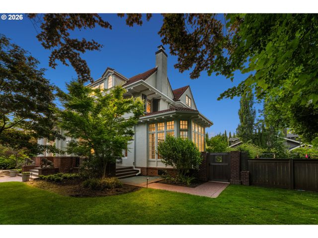 1719 Ne KNOTT St, Portland, OR 97212