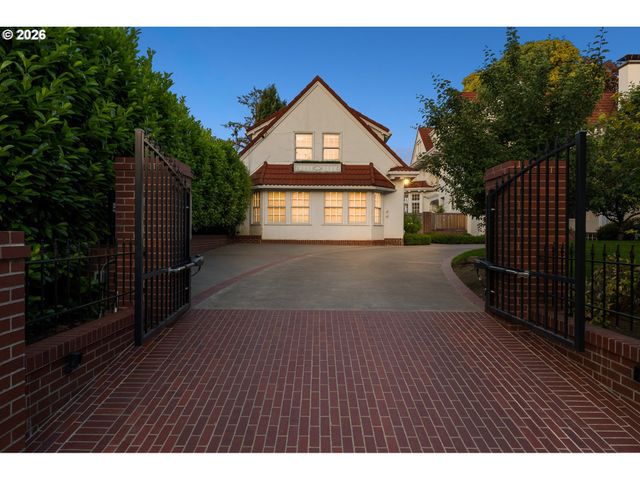 1719 Ne KNOTT St, Portland, OR 97212