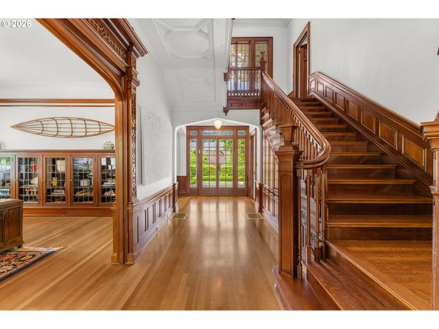 1719 Ne KNOTT St, Portland, OR 97212