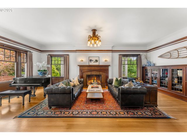 1719 Ne KNOTT St, Portland, OR 97212