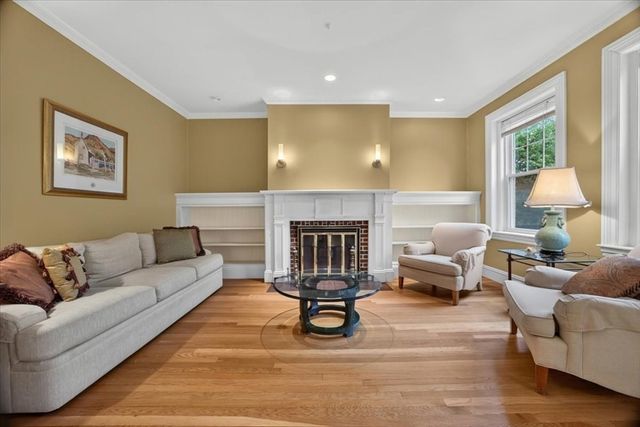 138 Sewall Ave C, Brookline, MA 02446