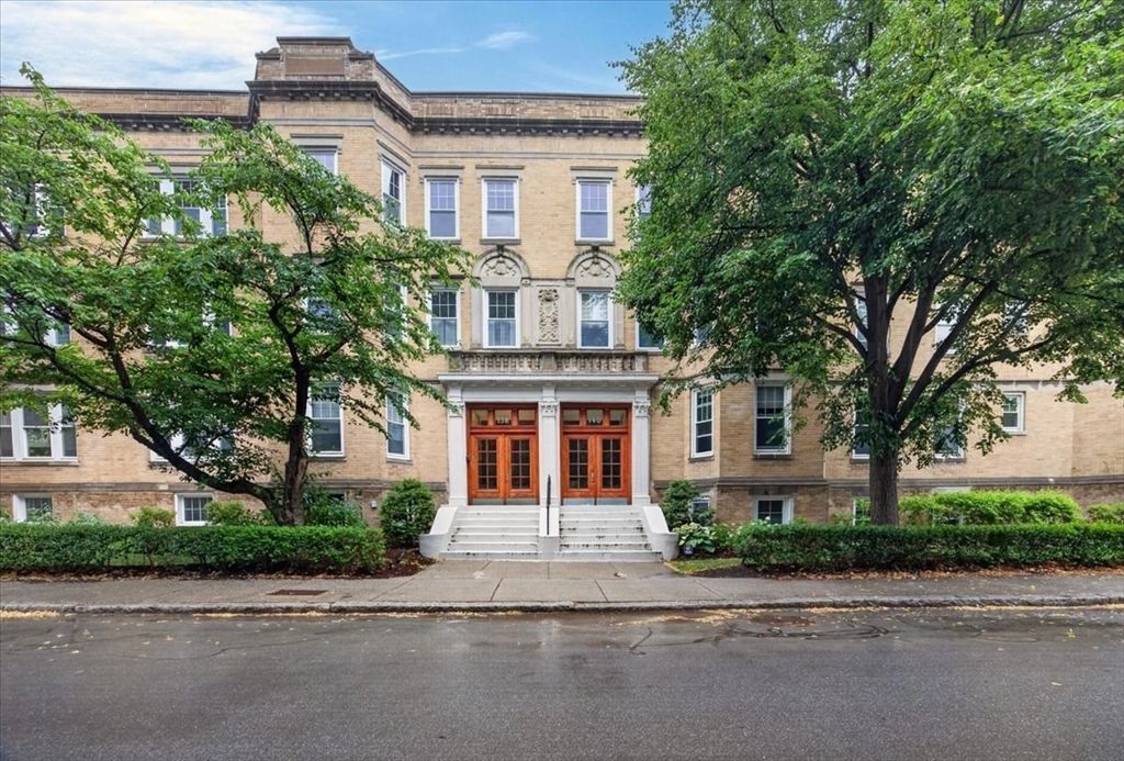 138 Sewall Ave C, Brookline, MA 02446