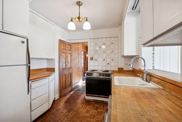2740 Thomas Avenue S, Minneapolis, MN 55416