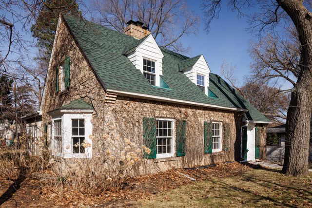 2740 Thomas Avenue S, Minneapolis, MN 55416