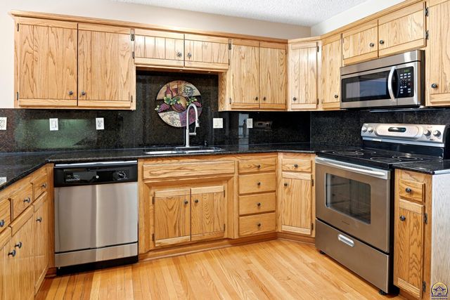 4020 SE 61st St, Berryton, KS 66409