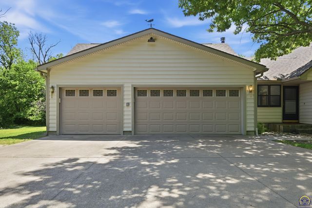 4020 SE 61st St, Berryton, KS 66409