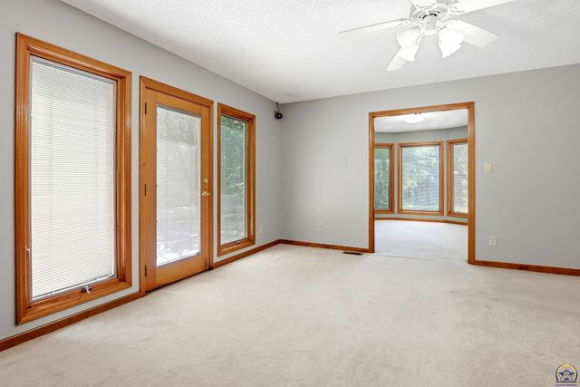 4020 SE 61st St, Berryton, KS 66409