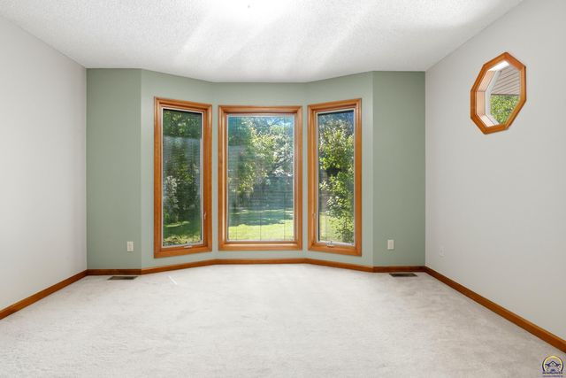 4020 SE 61st St, Berryton, KS 66409