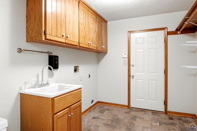 4020 SE 61st St, Berryton, KS 66409