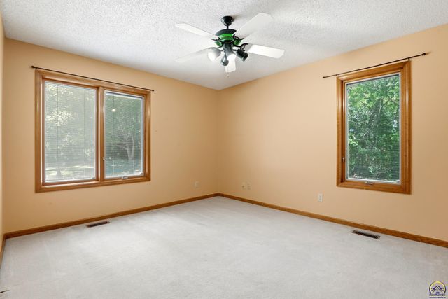4020 SE 61st St, Berryton, KS 66409