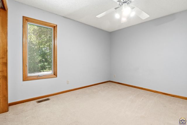 4020 SE 61st St, Berryton, KS 66409