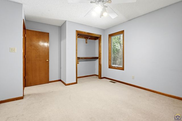 4020 SE 61st St, Berryton, KS 66409