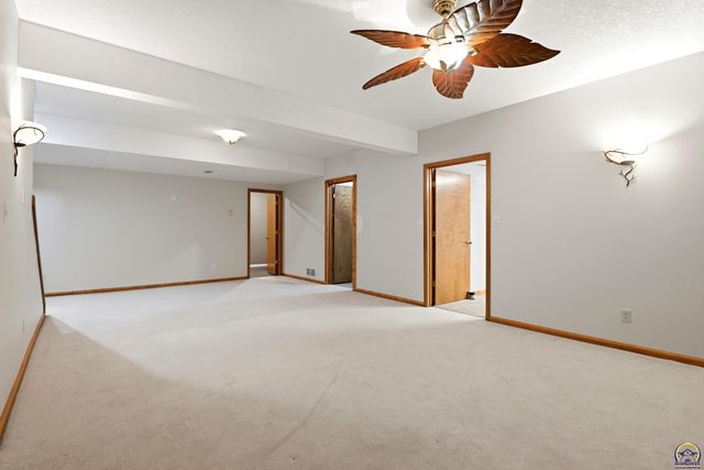 4020 SE 61st St, Berryton, KS 66409
