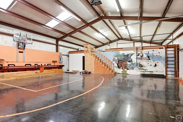4020 SE 61st St, Berryton, KS 66409