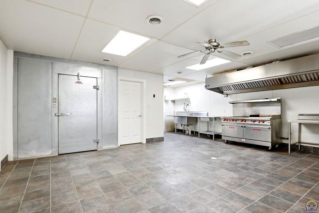 4020 SE 61st St, Berryton, KS 66409