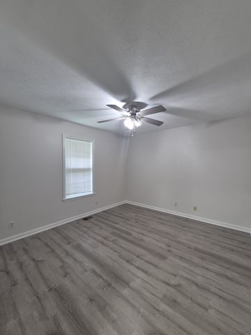 1040 Bush Ave, Oak Grove, KY 42262