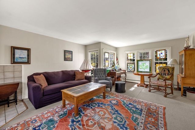 90 Comanche Dr, Falmouth, MA 02540