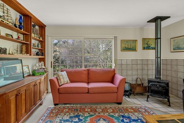 90 Comanche Dr, Falmouth, MA 02540