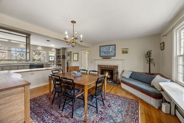 90 Comanche Dr, Falmouth, MA 02540