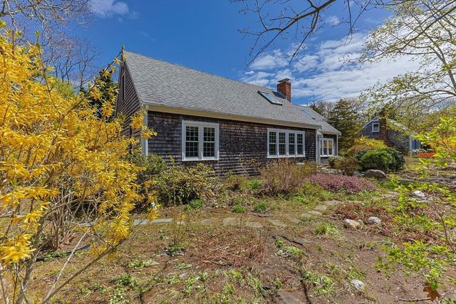 90 Comanche Dr, Falmouth, MA 02540