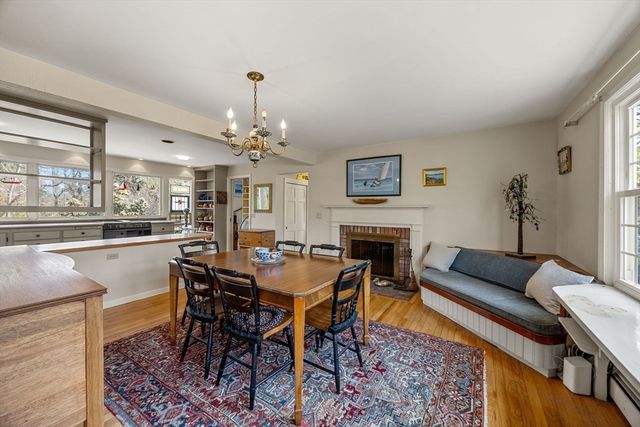 90 Comanche Dr, Falmouth, MA 02540