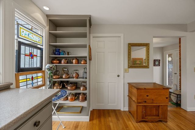90 Comanche Dr, Falmouth, MA 02540