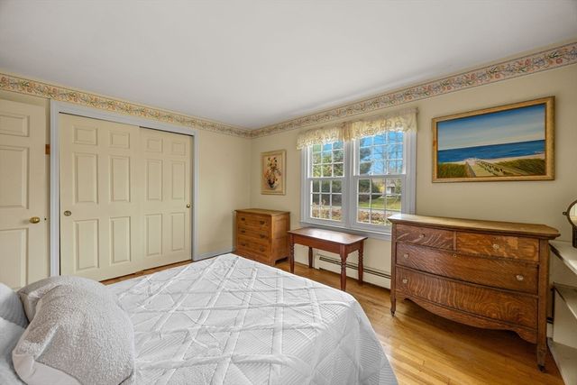 90 Comanche Dr, Falmouth, MA 02540