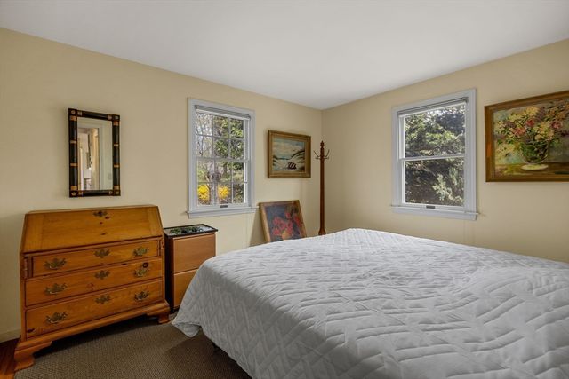 90 Comanche Dr, Falmouth, MA 02540