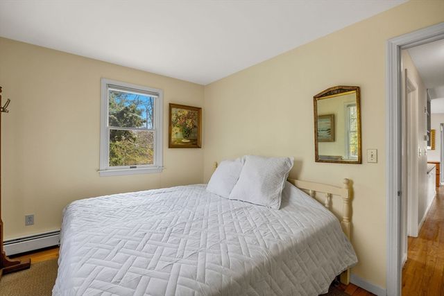 90 Comanche Dr, Falmouth, MA 02540