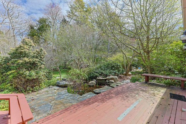 90 Comanche Dr, Falmouth, MA 02540