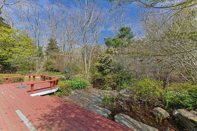 90 Comanche Dr, Falmouth, MA 02540