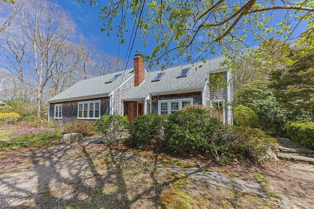 90 Comanche Dr, Falmouth, MA 02540