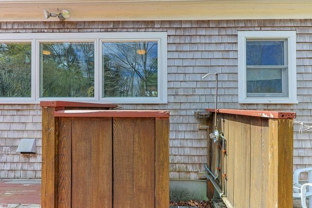 90 Comanche Dr, Falmouth, MA 02540