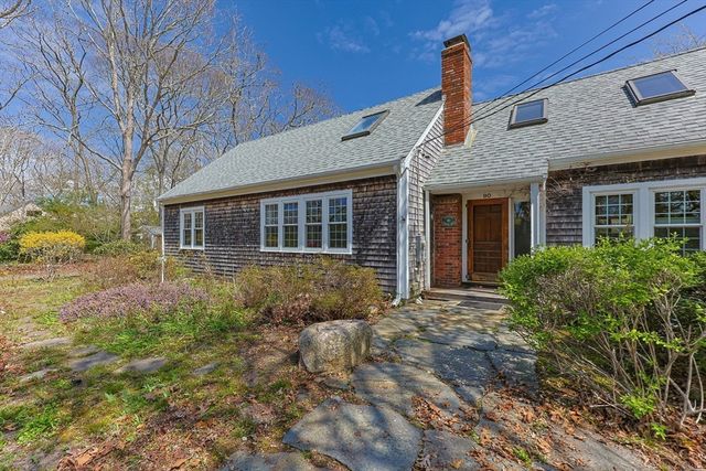 90 Comanche Dr, Falmouth, MA 02540