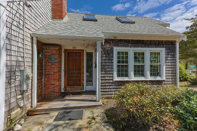 90 Comanche Dr, Falmouth, MA 02540