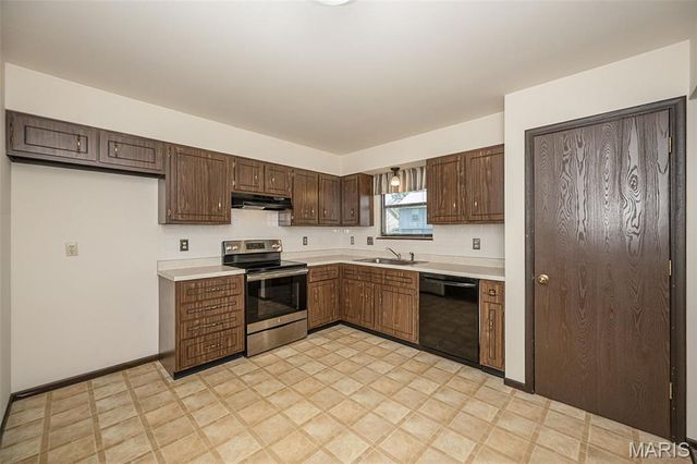 4216 Elkhart Lake Road, St Charles, MO 63304