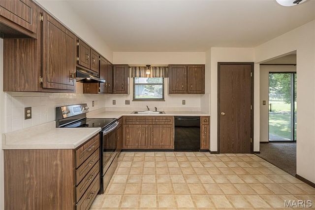4216 Elkhart Lake Road, St Charles, MO 63304