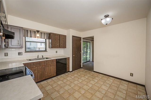 4216 Elkhart Lake Road, St Charles, MO 63304