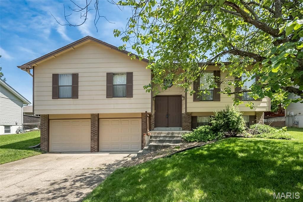 4216 Elkhart Lake Road, St Charles, MO 63304
