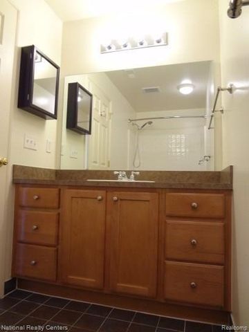 28346 Carlton Way, Novi, MI 48377