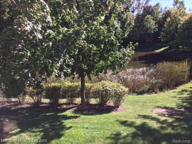 28346 Carlton Way, Novi, MI 48377